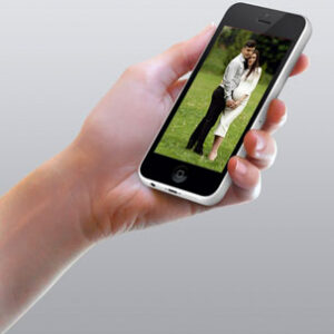 man-hand-holding-i-phone-mock-up