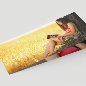 folded-horizontal-leaflet-mockup